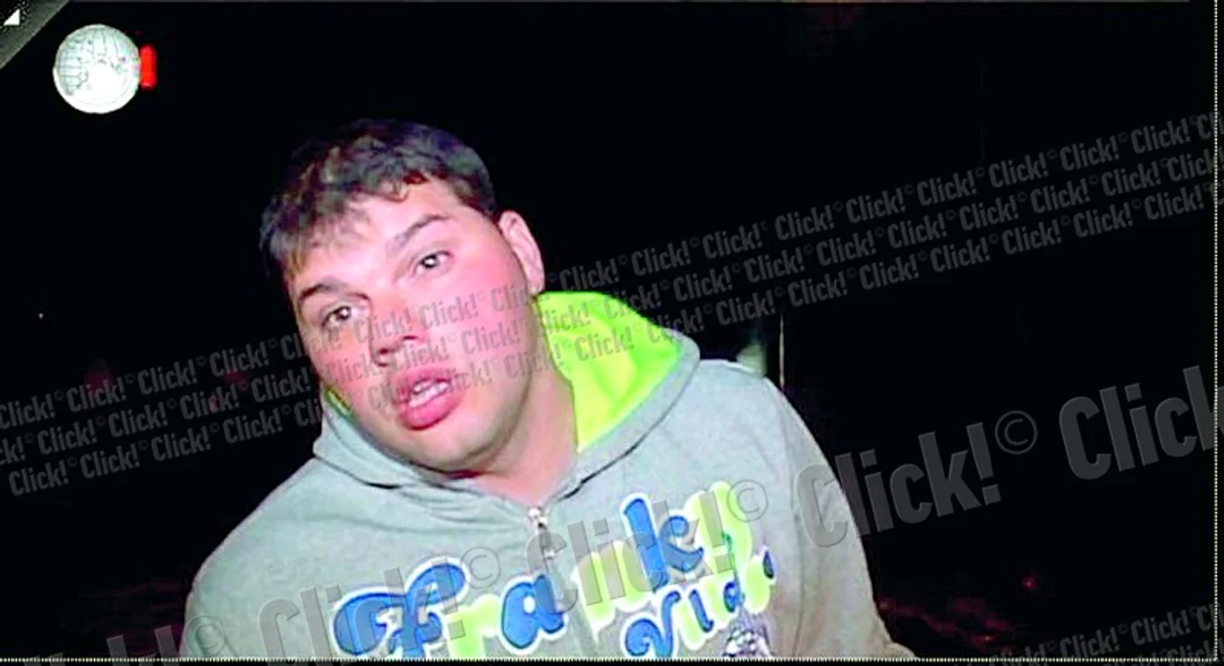 Poliţiștii cred că Mândrilă a incendiat blocul din localitatea Broșteni (Fotografii: Sandrinio Neagu)
