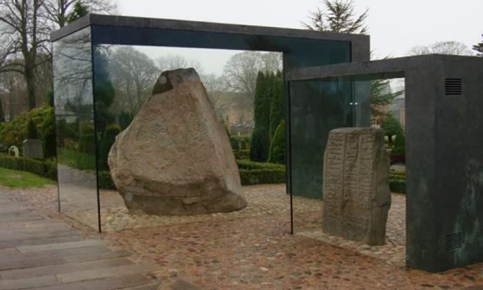 Monumentele primilor regi danezi jpeg