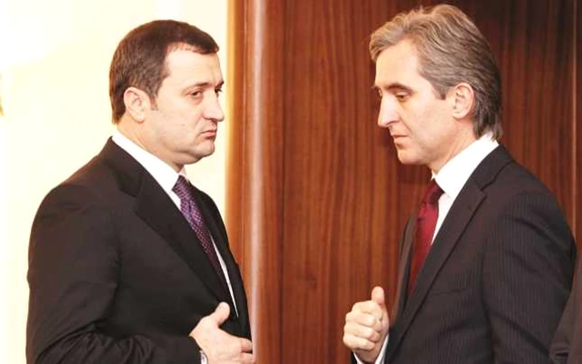Iurie Leancă (dreapta) va lua de joi locul lui Vlad Filat la şefia Guvernului