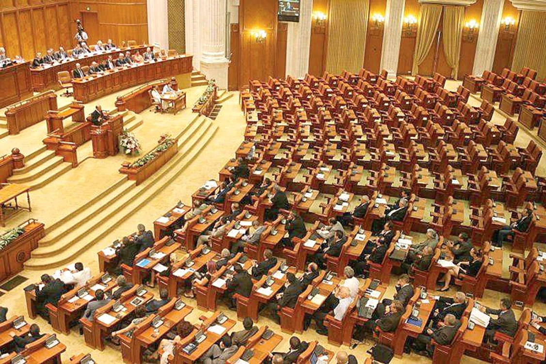 
    Partidele politice par aparent de acord cu reducerea TVA-ului cu 4 procenteFoto: Mediafax  
