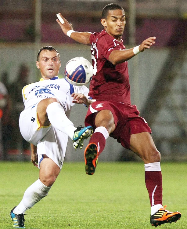 
    Renan  Silva a făcut spectacol pe teren (fotografii: Răzvan Păsărică)  