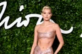 Elsa Hosk a făcut senzație la British Fashion Awards jpeg