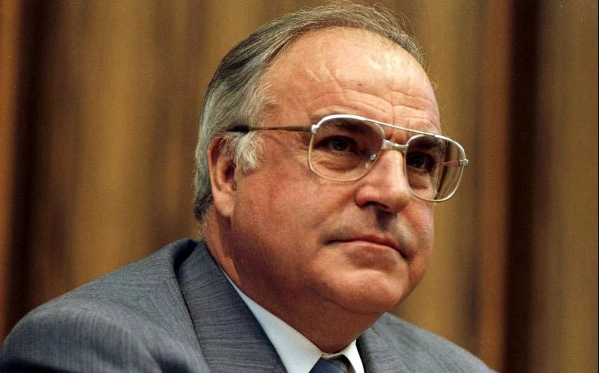 Naţiunea germană a avut şansa reunificării cu Helmut Kohl, naţiunea română are o şansă similară cu Klaus Johannis, în următorii ani, nu în veacul următor.