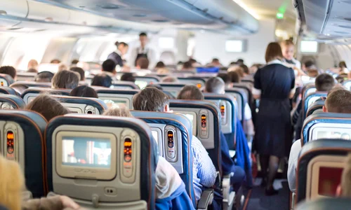 pasageri in avion jfif