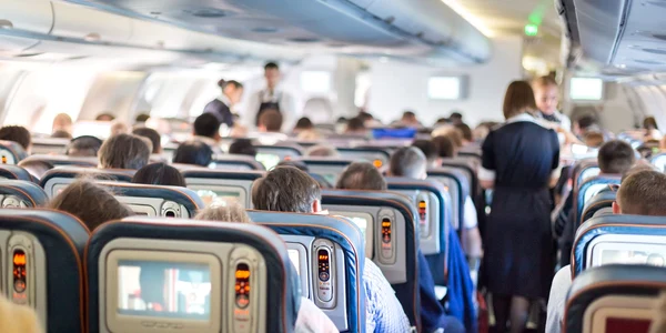 pasageri in avion jfif