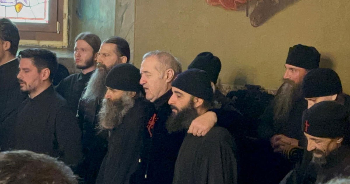 Gigi Becali, acuzat de tratament preferențial în biserică