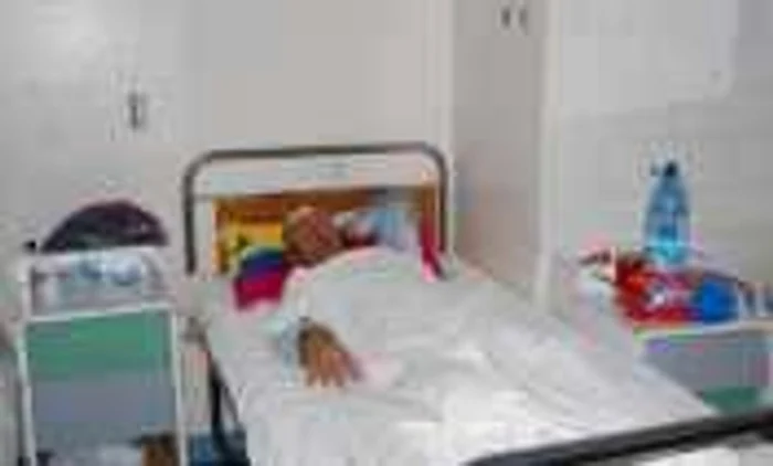 Galaţi: Un bărbat a căzut de la etajul doi şi a scăpat nevătămat