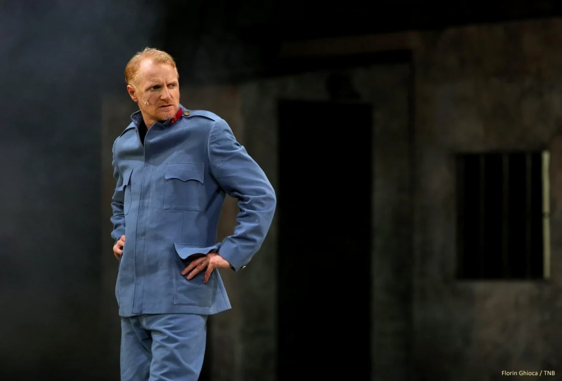 Richard Bovnoczki în spectacolul „Pădurea Spânzuraţilor” de la Teatrul Naţional Bucureşti / FOTO Florin Ghioca