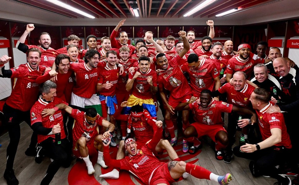 Liverpool scrie istorie cu Arne Slot pe bancă. Cui i-a mulțumit antrenorul olandez