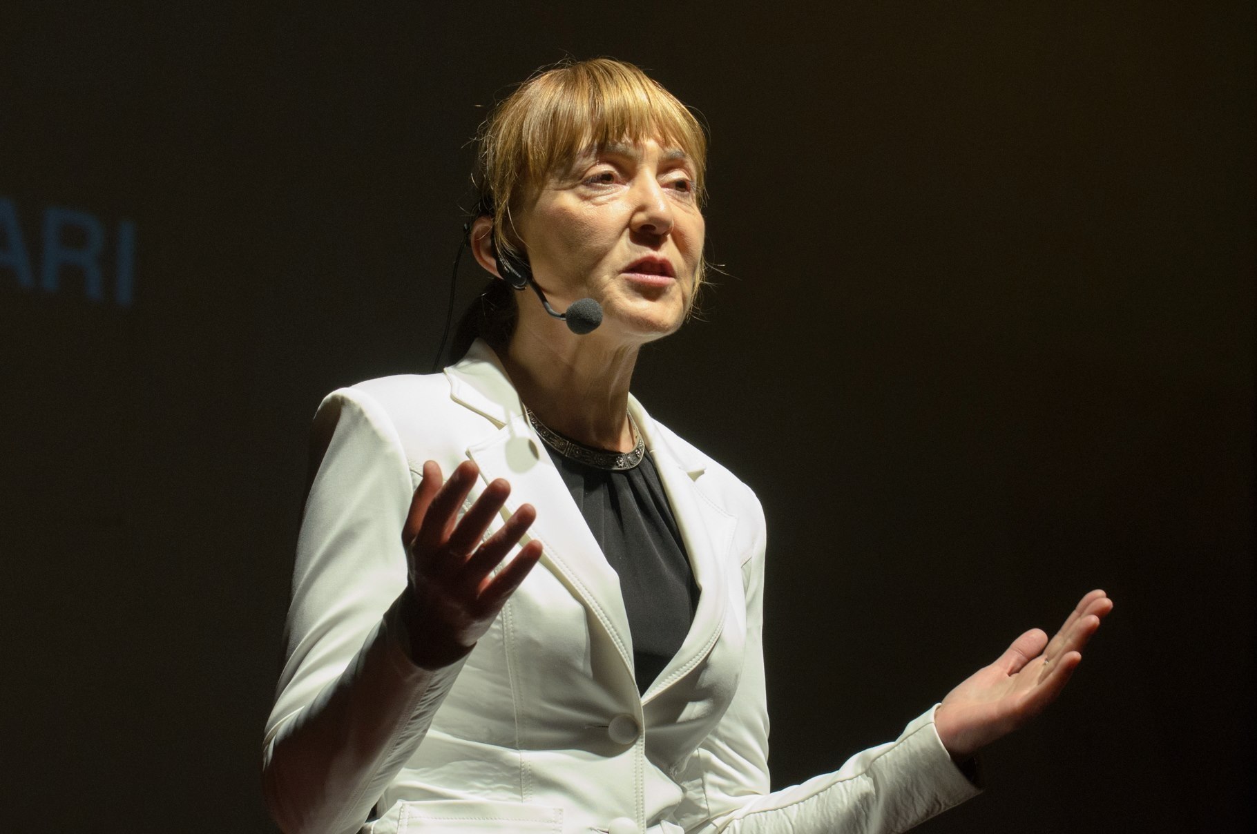 Monica Macovei, condamnată la închisoare cu suspendare pentru accident rutier Monica Macovei, condamnată la închisoare cu suspendare pentru accident rutier