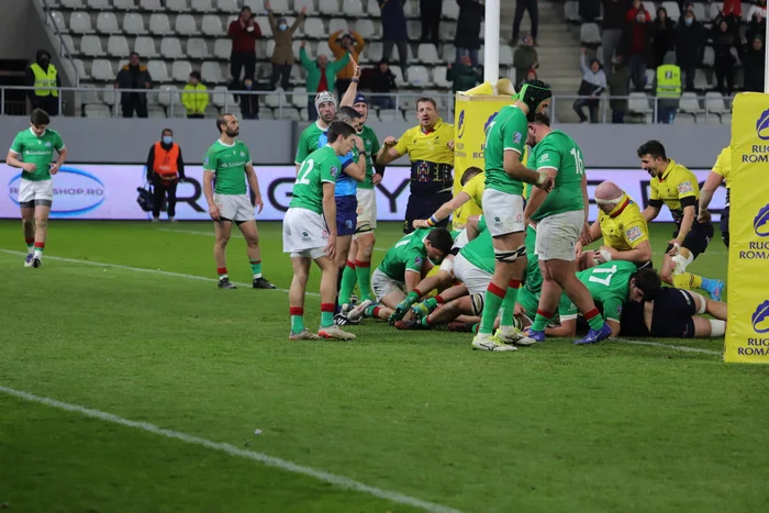 România a încheiat meciul cu Portugalia printr-un eseu între buturi (Foto: Marian Burlacu)