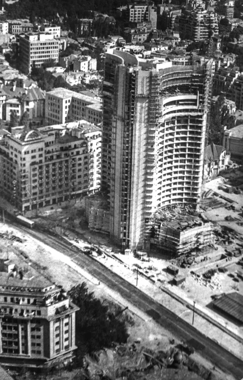 Hotelul Intercontinental, în timpul construcției. FOTO: Azopan / György Emil Tóth