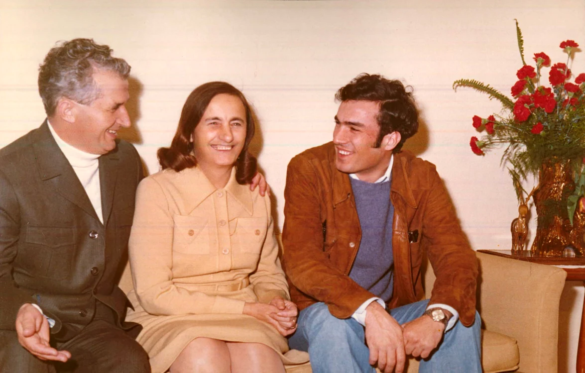În ianuarie 1976, cu ocazia zilei de naștere a Elenei Ceaușescu, Nicușor era bine-merci alături de părinții lui, la 3 ani și jumătate după ce o omorâse pe Doina HîlmuFoto: Fototeca online a comunismului românesc