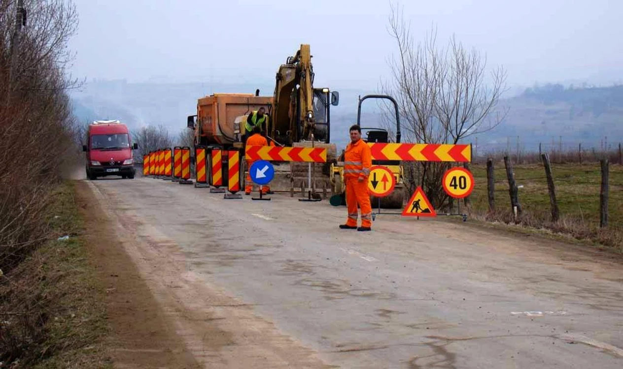 Lungimea totală a sectoarelor de drum ce urmează a fi reabilitate este de 104,7 kilometri - 36,5 kilometri în Dâmboviţa, 48,1 în Teleorman şi 20,1 în Giurgiu. Foto Arhivă