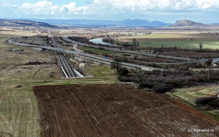 Ieșirea din tunelul Turdaș, spre Deva. Foto: Daniel Guță. ADEVĂRUL
