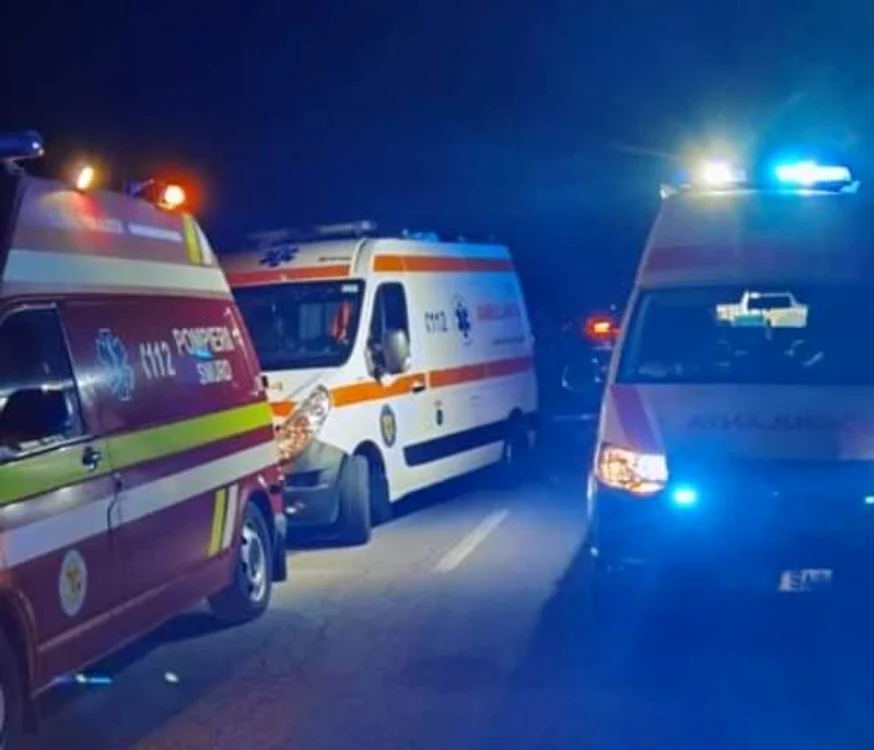
    Accident grav între o mașină și o căruțăFoto: ISU Teleorman  