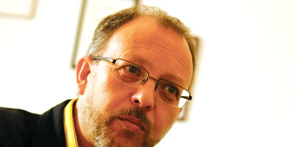 Marian Tache, directorul de la Shakespeare, a refuzat să comenteze acuzaţiile, pe motiv că este ocupat