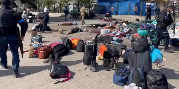 Atac gara Kramatorsk Ucraina - 8 apr 2022 - FOTO EPA-EFE