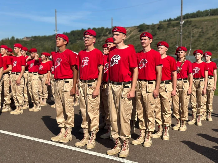 Armata tânără FOTO X / La Asociación de Rusos Libres  @RusosLibres