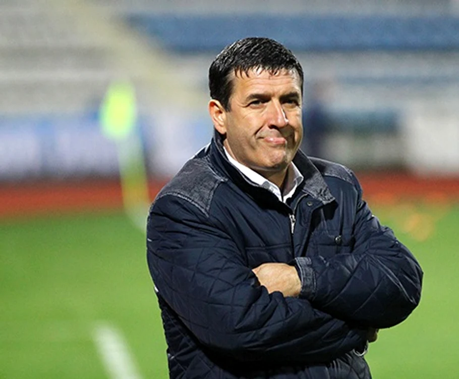 Eugen Pîrvulescu este tatăl actualuilui jucător al lui Viitorul, Paul Pîrvulescu, meciul dintre cele două echipe ale tatălui şi fiului fiind de asemenea unul suspectFoto Click!