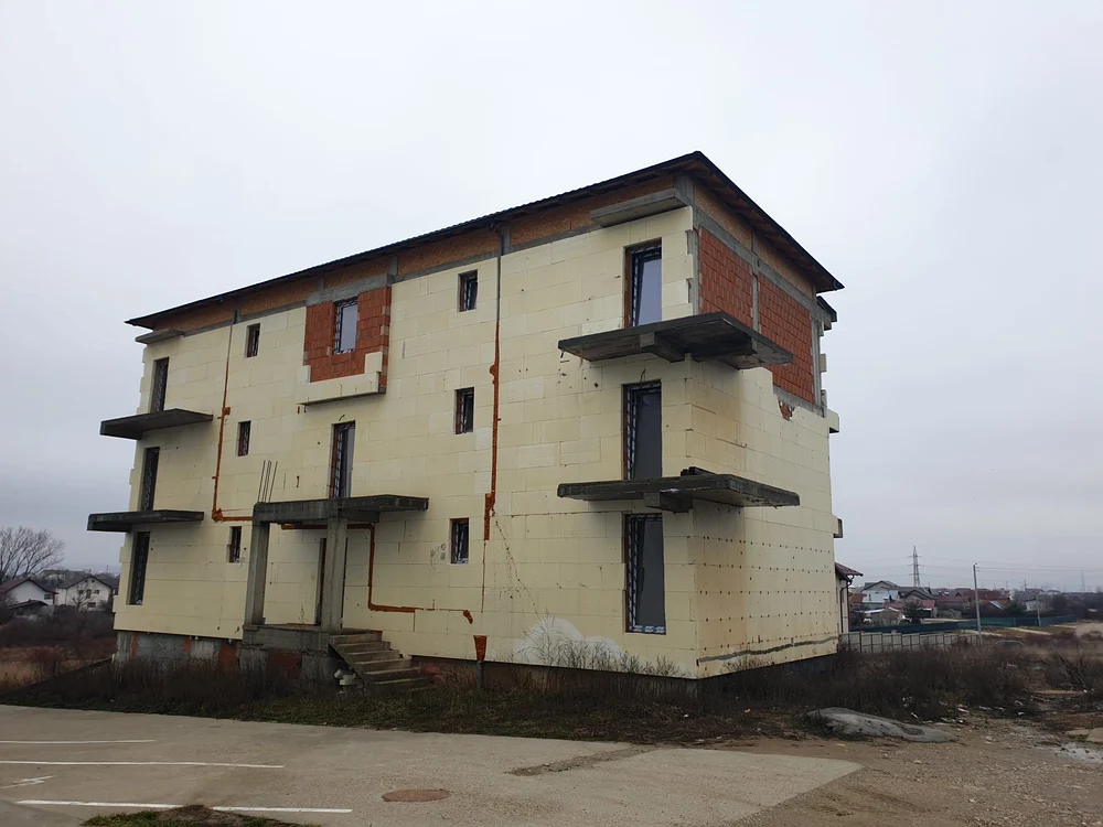Blocul din Pitești care a fost construit ilegal Foto: Alex Vlaicu