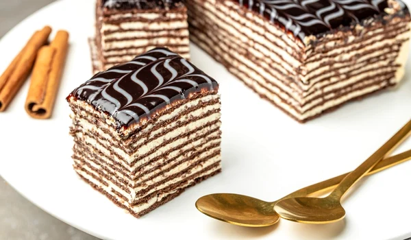 Prajitura cu foi de miere Sursa foto shutterstock 2278319939 jpg