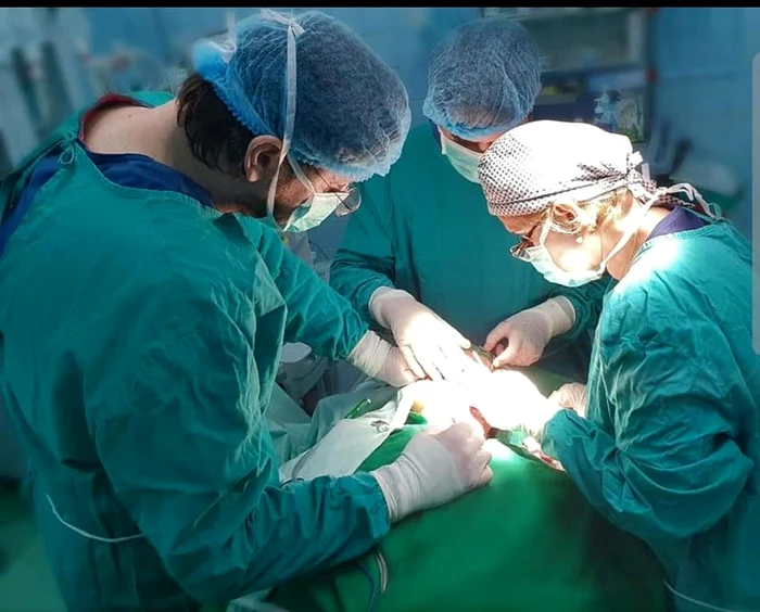 
    Lemnul a fost scos din maxilarul bărbatuluifoto:  Facebook SUUB  