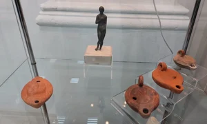 Vernisajul expoziției „Oglinda frumuseții! De la simplitatea femeii la divinitatea zeiței în Antichitate”