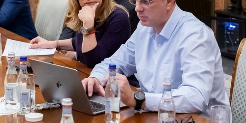 lasconi si mosteanu FB  jpg