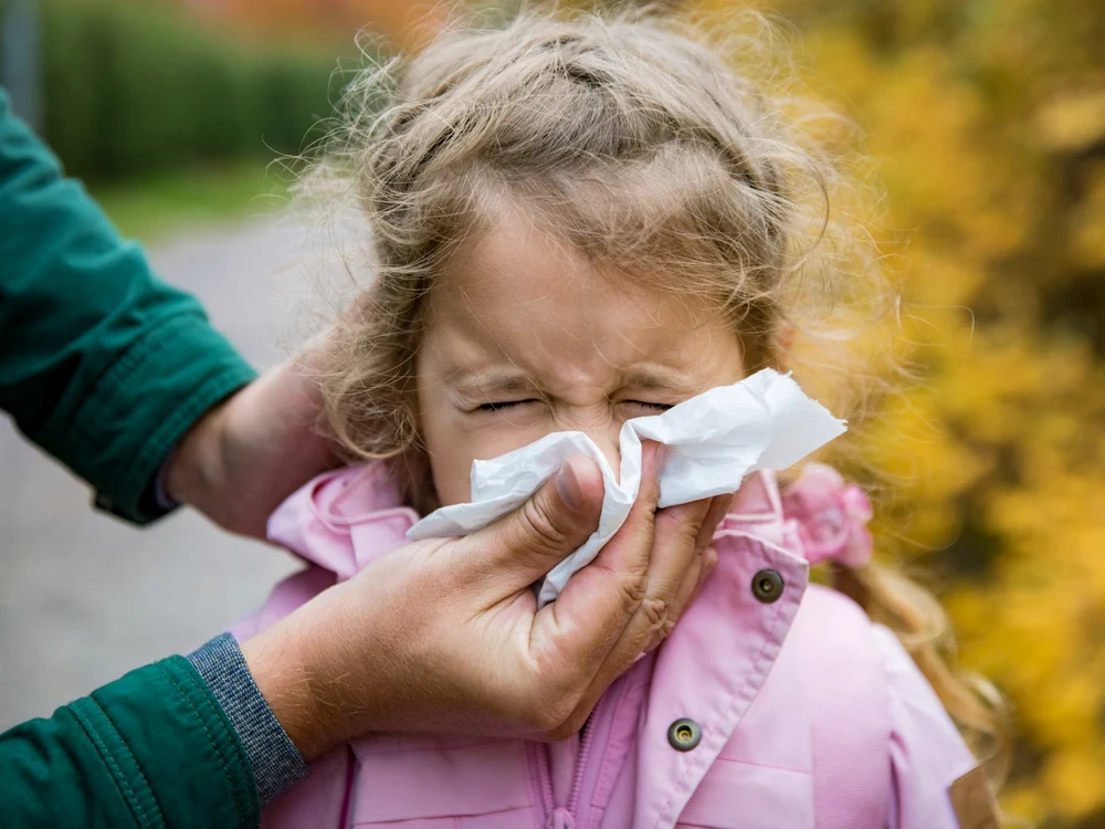 1 sneeze cold flu parent child ill stockgetty jpg jpeg