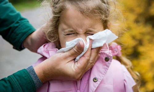1 sneeze cold flu parent child ill stockgetty jpg jpeg