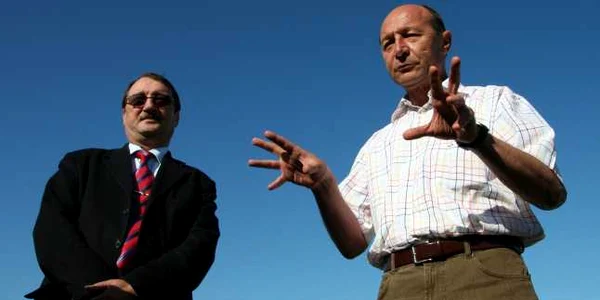Mircea Basesu si Traian Basescu FOTO Mediafax 