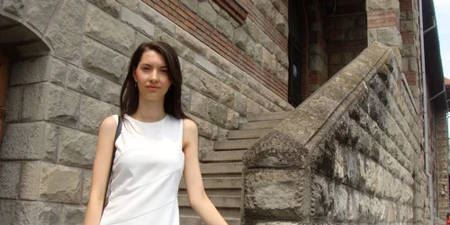 Cristina Buşe, eleva de la „Lahovari” care a obţinut nota 10 la matematica si fizica, la bacalaureat