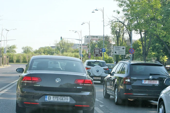 În oraș s-au format cozi la semafor ca într-o zi normală 