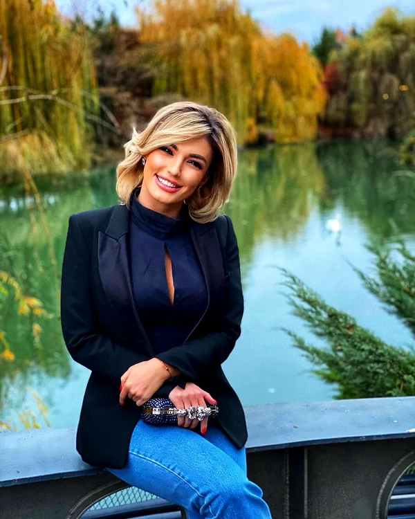 
    Diana Enache  