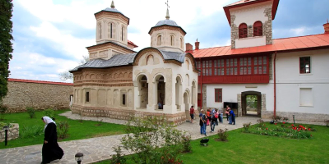 Mănăstirea Arnota din Costeşti - Vâlcea este cea mai cunoscută ctitorie a domnitorului Matei Basarab, Foto: Arhiva Adevărul