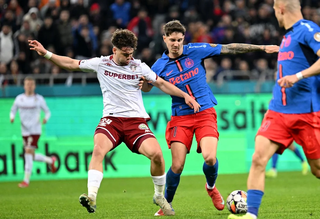Borza (stânga) a fost eliminat în minutul 72, pentru două galbene (FOTO: Sportpictures)