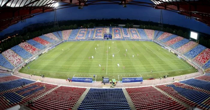 FOTBAL: Steaua va juca două meciuri cu porţile închise