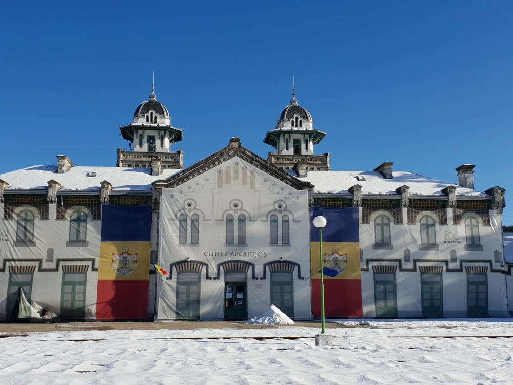 Gara e acoperită cu meshuri de peste un an FOTO: Gina Grigorescu