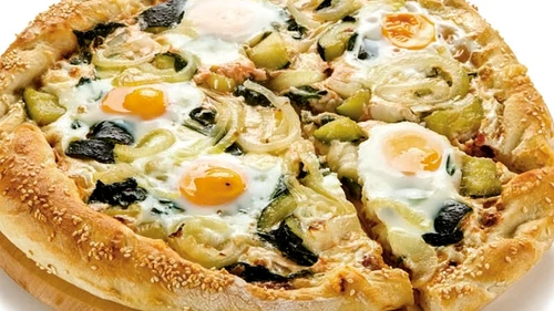 pizza cu legume si ou jpg