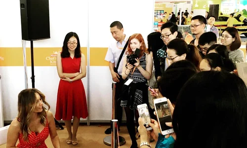 Laura le a arătat chinezilor cum se face mămăliga jpeg