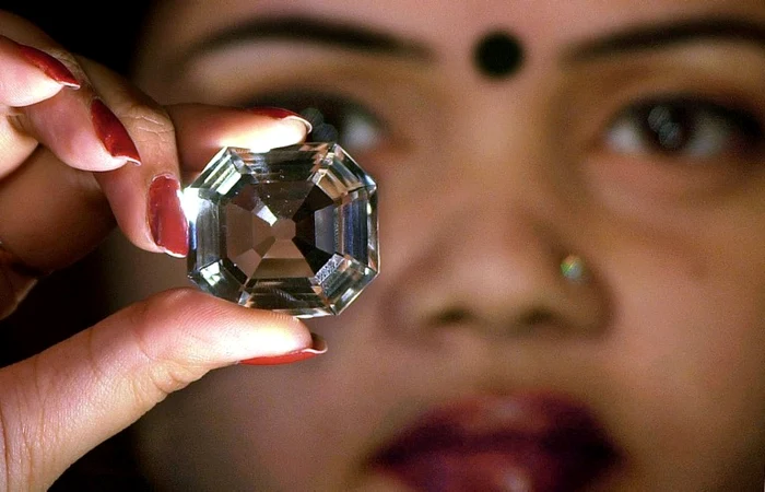 În Surat există peste 3.000 de companii de prelucrare a diamantelor FOTO AFP