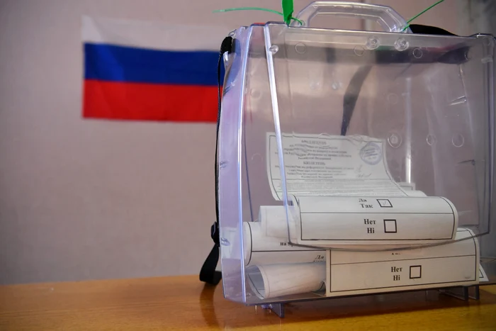 Urnă de vot pentru „referendumurile” organizate de Moscova în Ucraina FOTO Profimedia