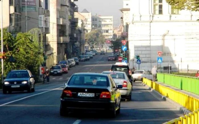 Maşinile nu vor mai circula o săptămână pe pod FOTO arhivă