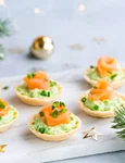 Aperitive festive 3 idei pentru meniul de final de an minitarte cu avocado Sursa imagine Shuttrestock 1725572926 jpg
