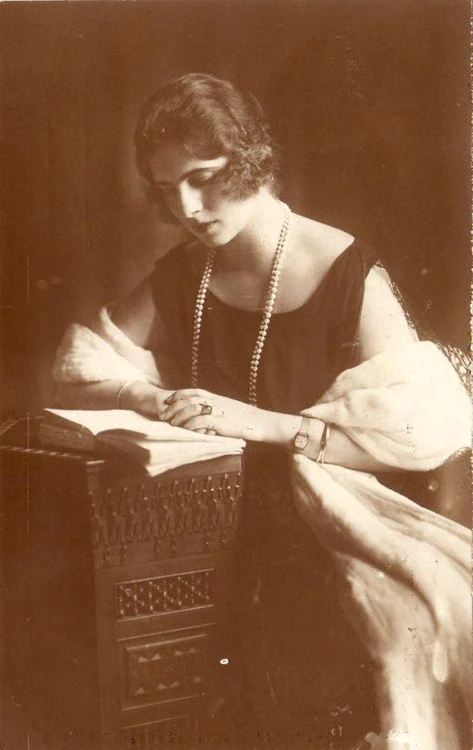 Regina Elena a Romaniei, Regina celor trei exiluri (12) jpg