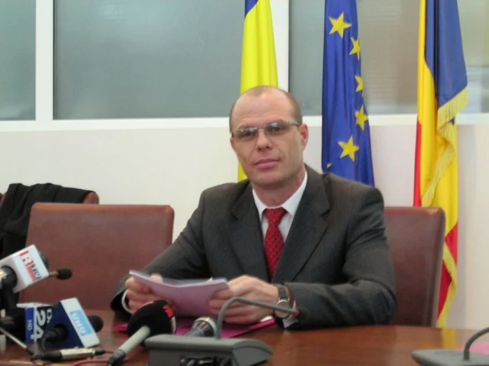Reprezentantul OGT a susţinut o conferinţă de presă la sediul CJ Vâlcea. Foto Adevărul