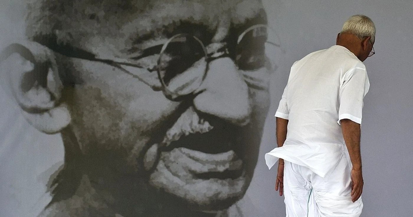 Indienii continuă să păstreze viu modul de viaţă ale lui Mahatma Gandhi FOTO Reuters