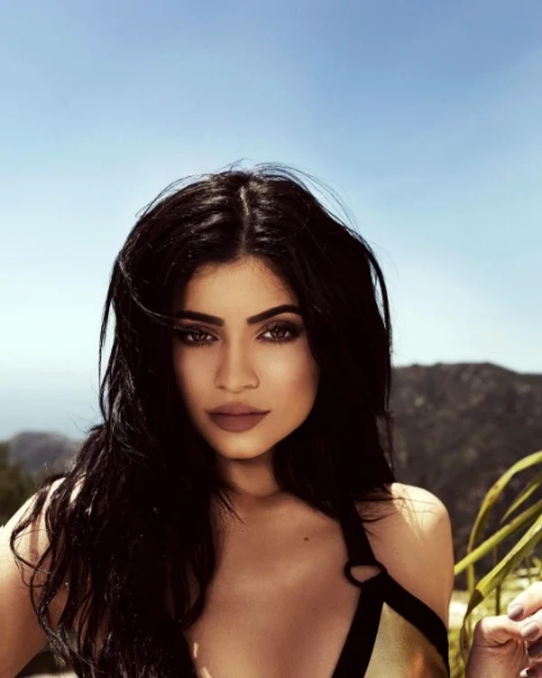 Kylie Jenner, acoperită de machiaj. FOTO Instagram