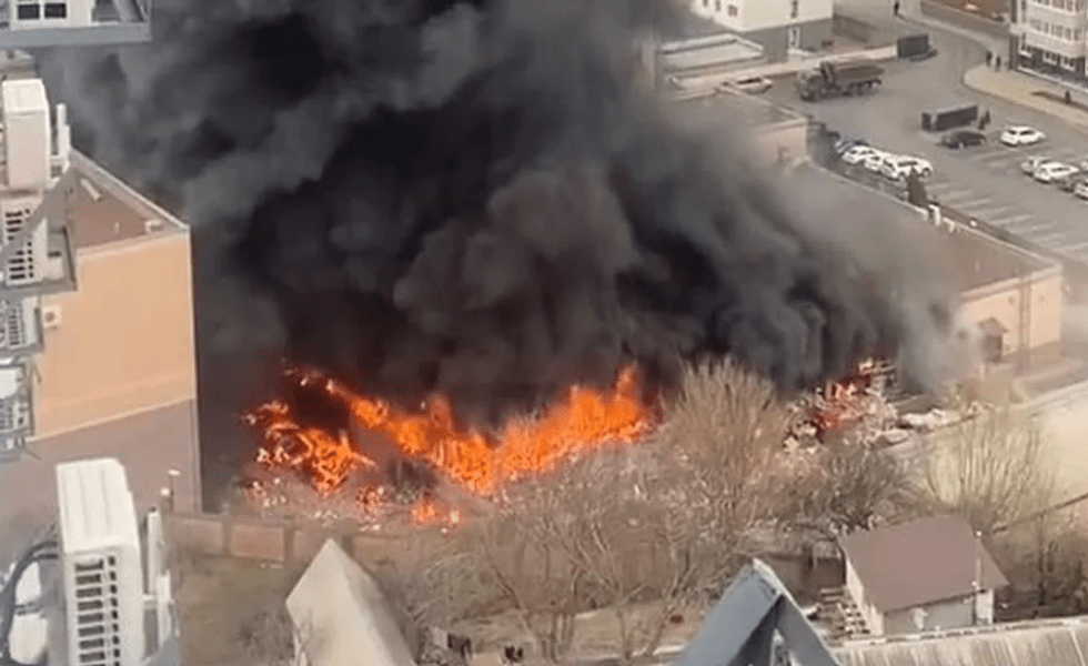 Rusia. Incendiu puternic la clădire a FSB din Rostov-pe-Don folosită ca depozit de muniții: Cel puțin un mort VIDEO
